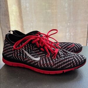 Nike Men's Black and Red Athletic Shoes